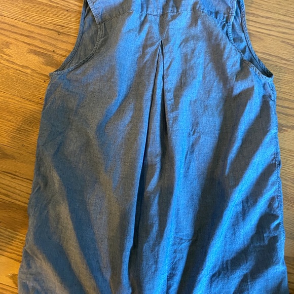 Denim sleeveless shirt with small flower embroidery - Picture 4 of 4